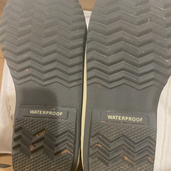 Waterproof Sorels - Picture 4 of 4